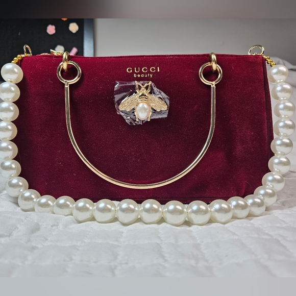 Gucci Beauty Burgundy Bee Shoulder Crossbody Bag With Matching Pearl Chain Strap - Picture 12 of 12